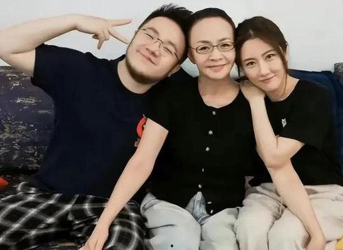 娱乐八卦吃瓜大叔风流,揭秘吃瓜大叔风流背后的故事  第2张 娱乐八卦吃瓜大叔风流,揭秘吃瓜大叔风流背后的故事  第2张