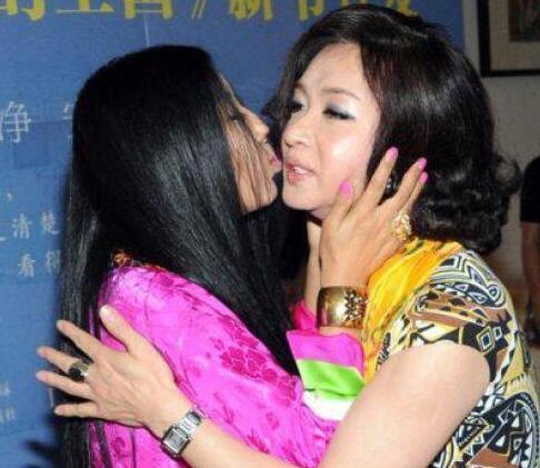 李小璐母亲最新爆料,揭秘女儿婚姻背后的真相  第2张 李小璐母亲最新爆料,揭秘女儿婚姻背后的真相  第2张